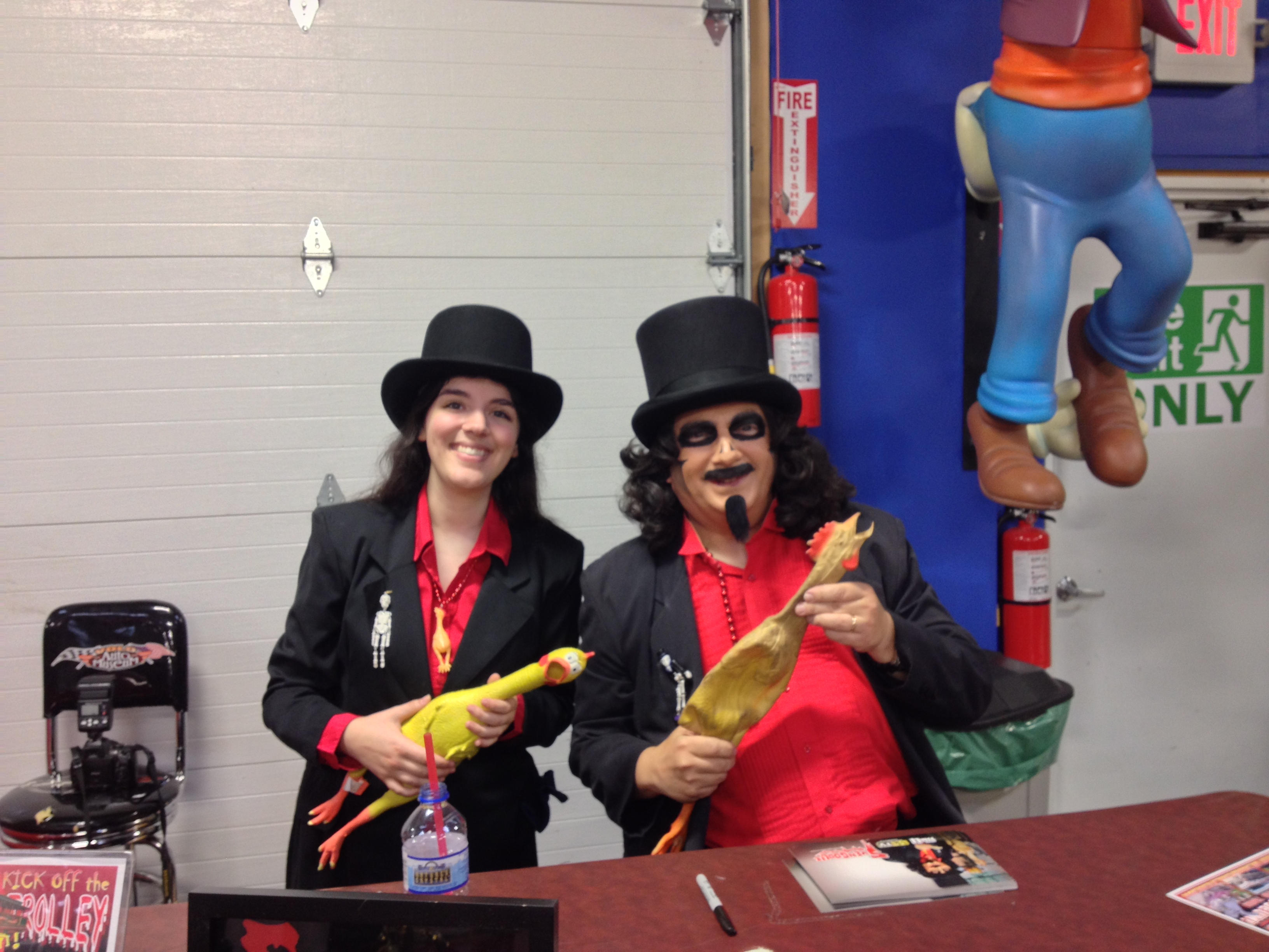 Yes, I met Svengoolie again! (And I dressed up for the occasion, too!)